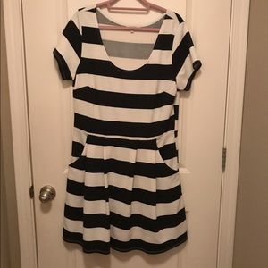Black and White Striped Pleated Dress Size 2X